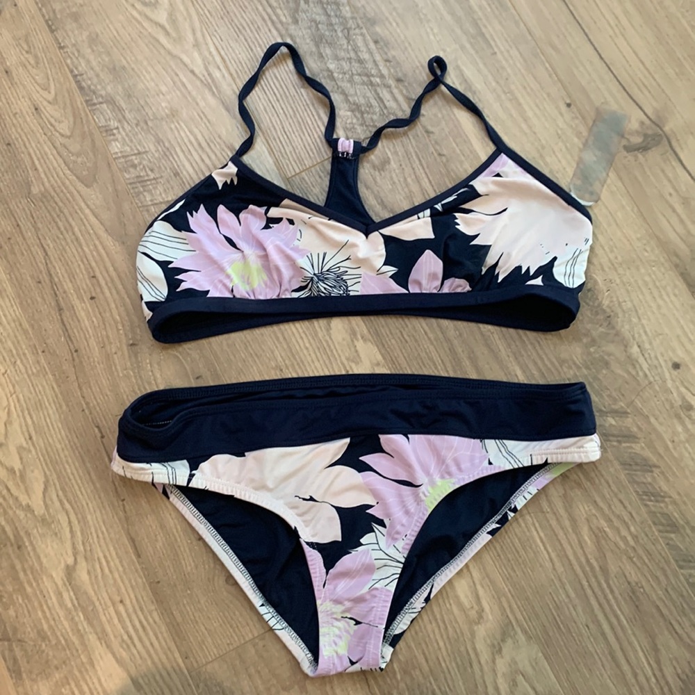 Carve designs 2 piece bikini. Worn a few times, doesn’t fit right.
